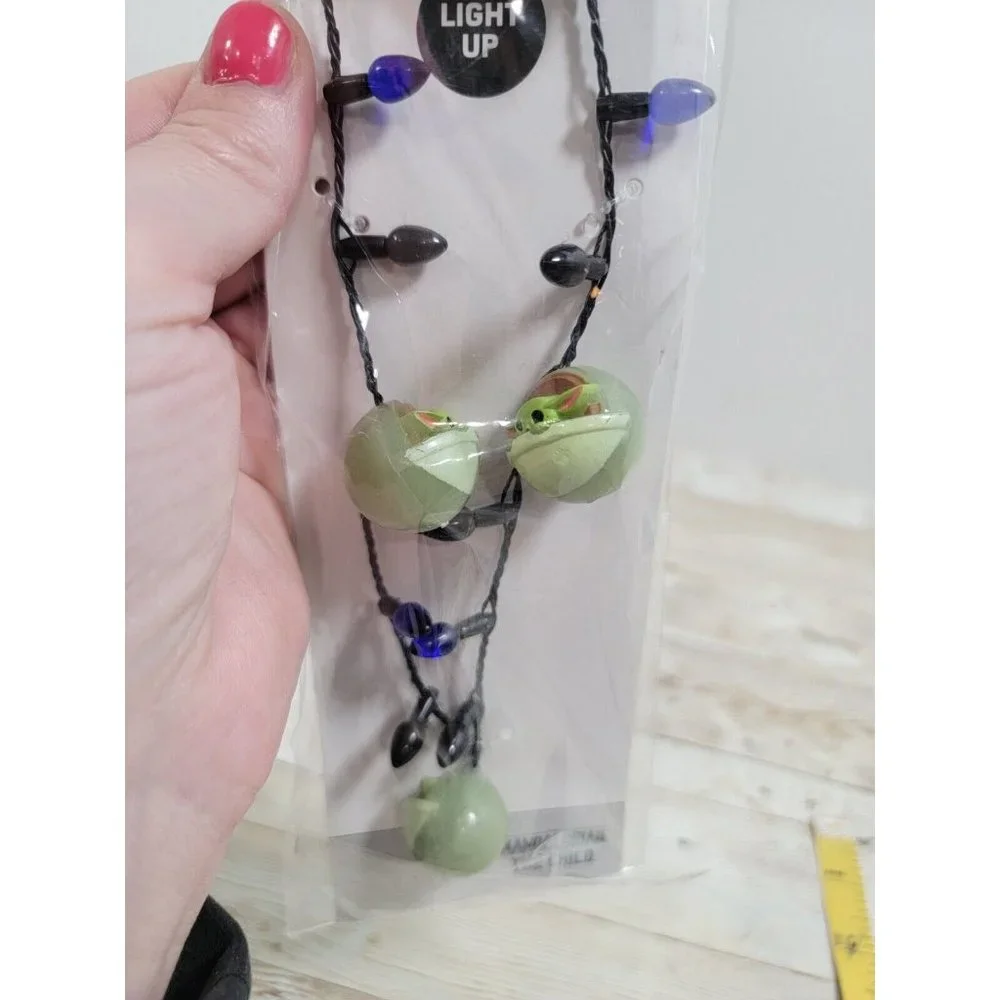 Baby Yoda Grogu The Child Light Up Necklace Mandalorian Disney‎ Star Wars Blinks